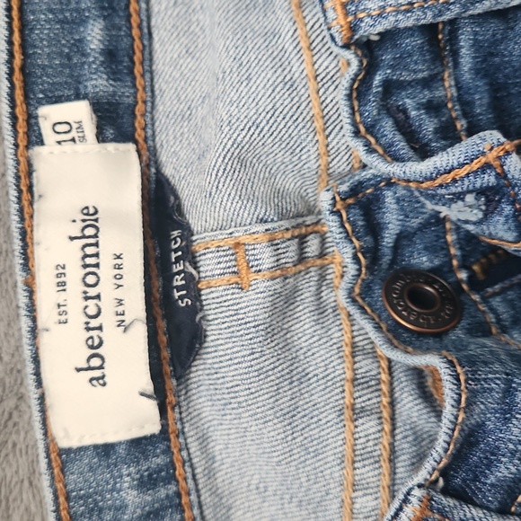 Abercombie - Picture 2 of 3